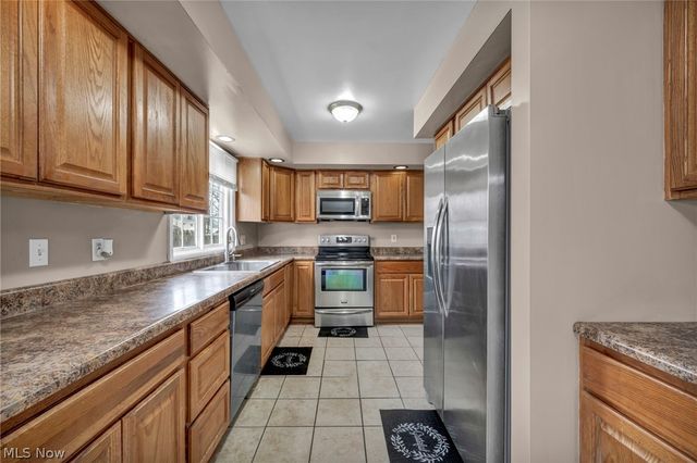 337 University Avenue, Elyria, OH 44035