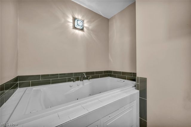 337 University Avenue, Elyria, OH 44035