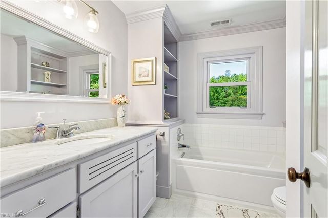 5585 Ware Neck RD, Gloucester, VA 23061