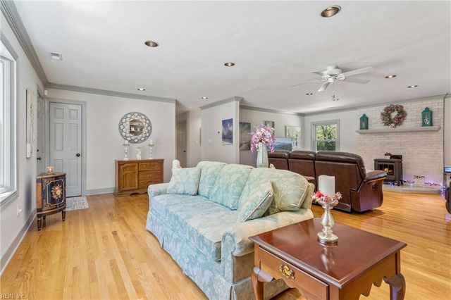 5585 Ware Neck RD, Gloucester, VA 23061