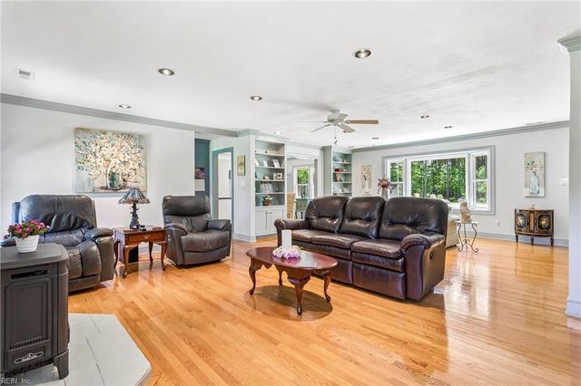 5585 Ware Neck RD, Gloucester, VA 23061