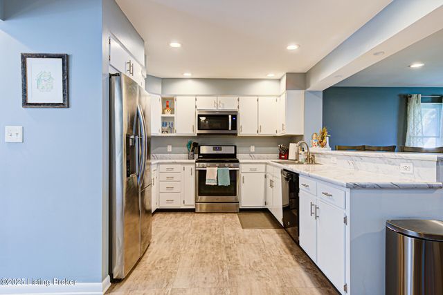 2909 White Plains Rd, Louisville, KY 40218