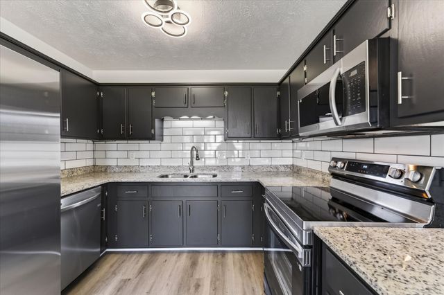 529 Gainey Dr, Oak Grove, KY 42262