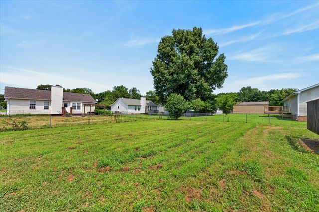 529 Gainey Dr, Oak Grove, KY 42262