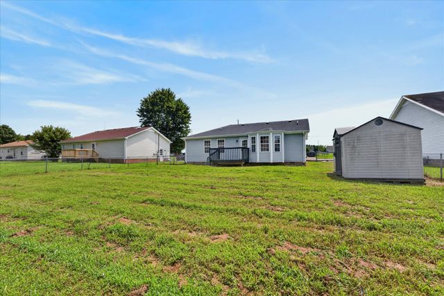 529 Gainey Dr, Oak Grove, KY 42262