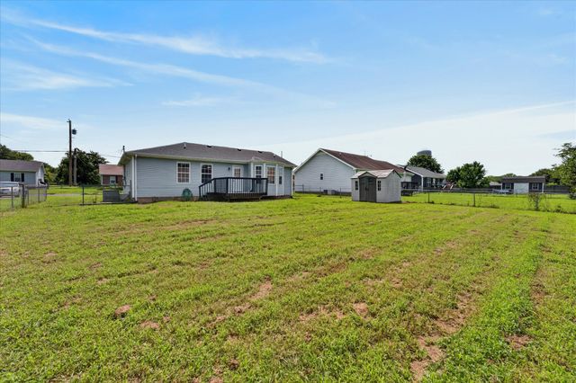 529 Gainey Dr, Oak Grove, KY 42262