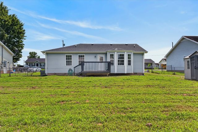 529 Gainey Dr, Oak Grove, KY 42262