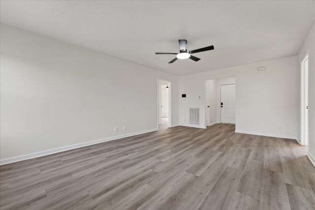 529 Gainey Dr, Oak Grove, KY 42262
