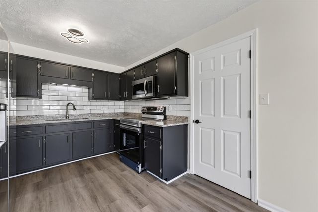 529 Gainey Dr, Oak Grove, KY 42262