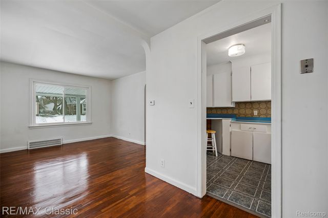 635 Wesbrook Street, Pontiac, MI 48340