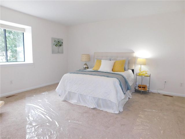 1081 Chinquapin LN, Virginia Beach, VA 23451