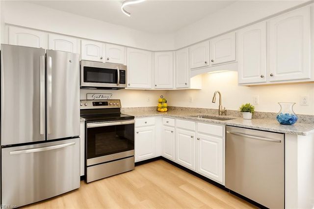 1081 Chinquapin LN, Virginia Beach, VA 23451