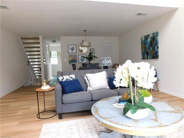 1081 Chinquapin LN, Virginia Beach, VA 23451