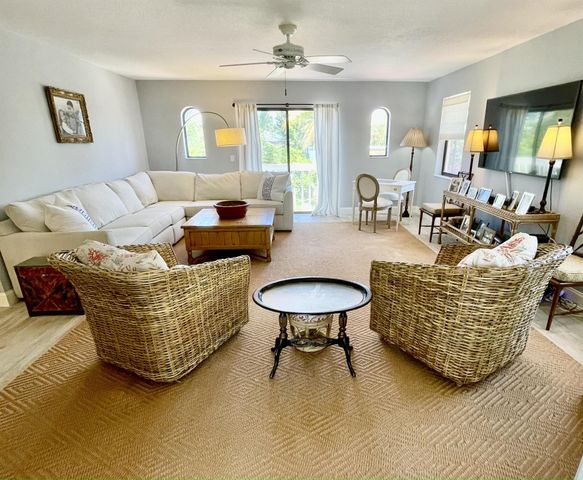 470 S Mars Way NE, Juno Beach, FL 33408