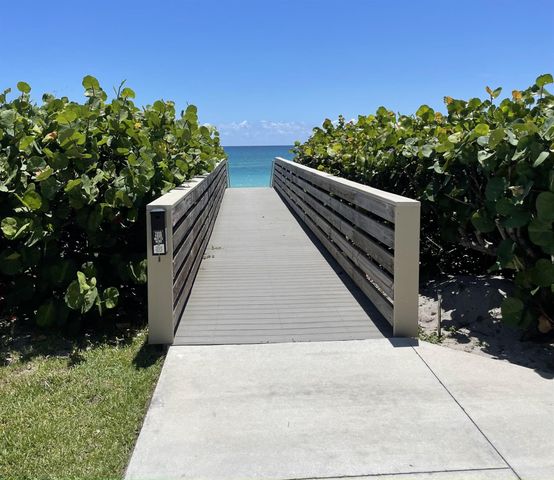 470 S Mars Way NE, Juno Beach, FL 33408