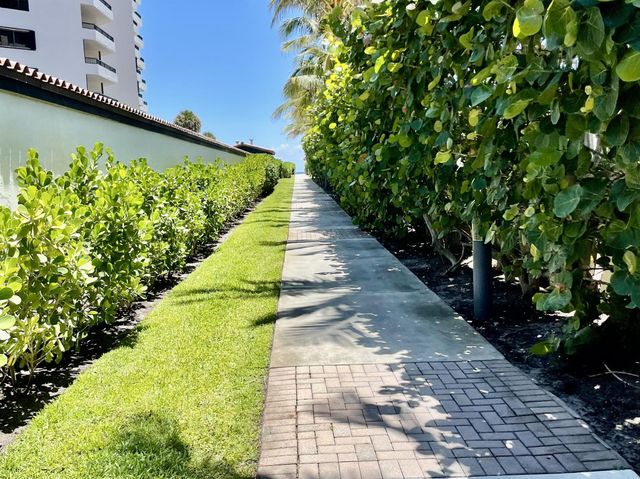 470 S Mars Way NE, Juno Beach, FL 33408