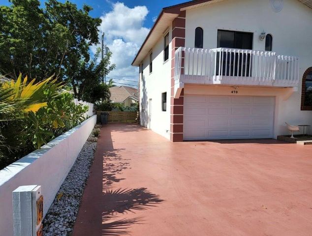 470 S Mars Way NE, Juno Beach, FL 33408