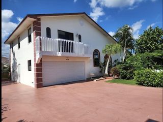 470 S Mars Way NE, Juno Beach, FL 33408