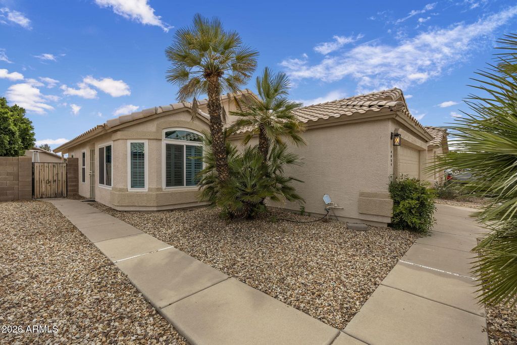 Image 1 of property listing at 4831 W TOPEKA Drive, Glendale, AZ 85308