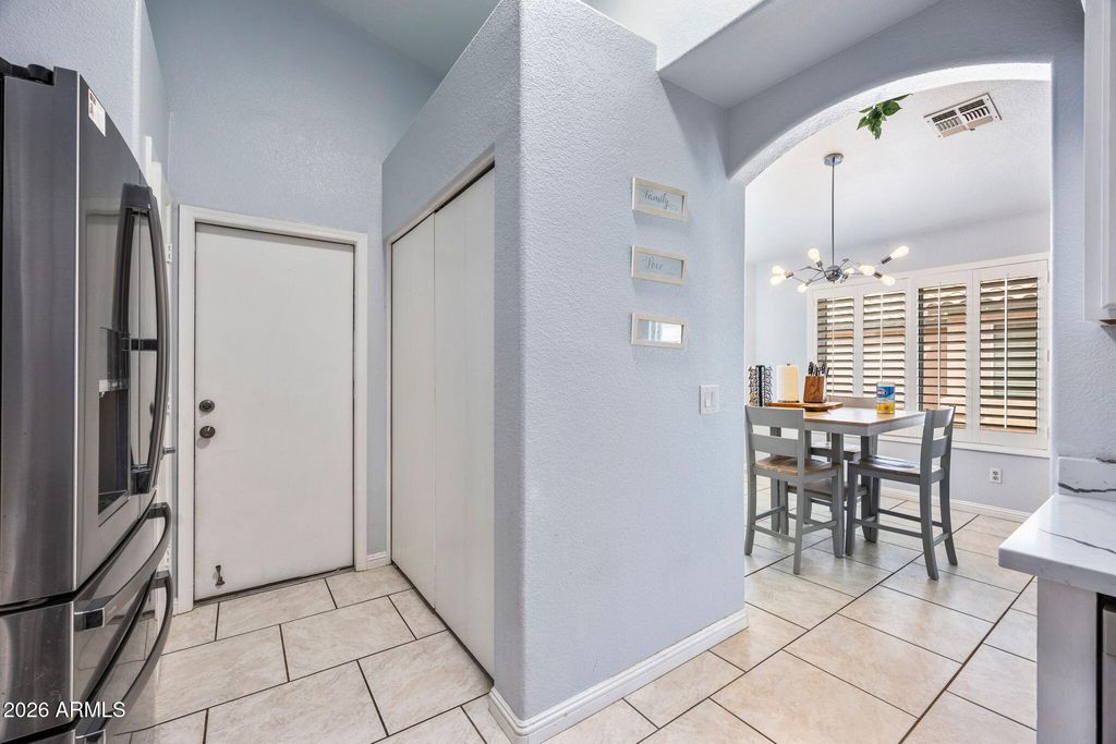 Image 12 of property listing at 4831 W TOPEKA Drive, Glendale, AZ 85308