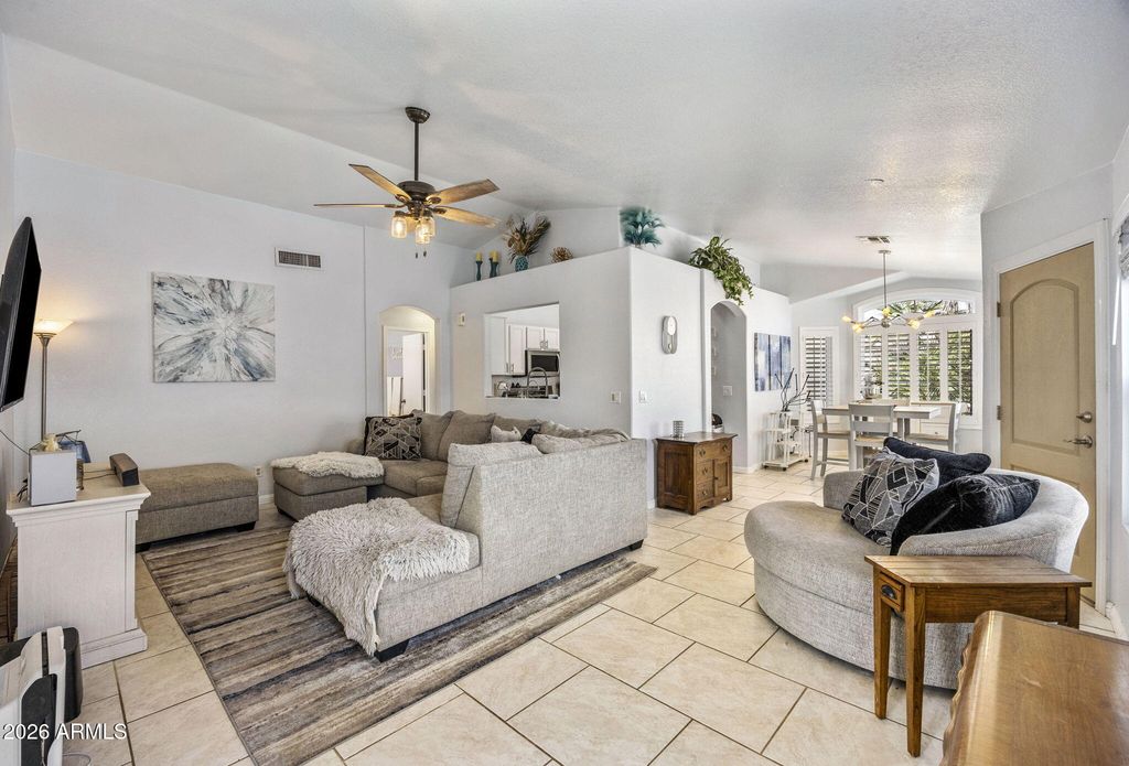 Image 6 of property listing at 4831 W TOPEKA Drive, Glendale, AZ 85308