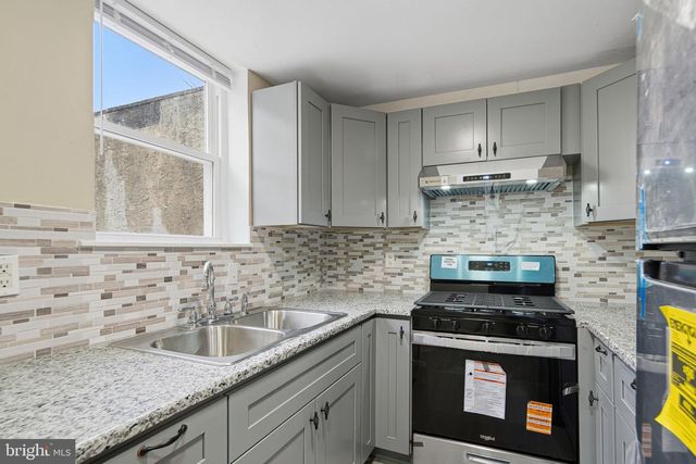 1519 W THOMPSON ST, Philadelphia, PA 19121