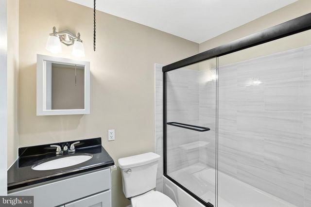 1519 W THOMPSON ST, Philadelphia, PA 19121