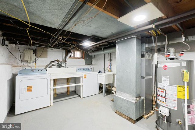 1519 W THOMPSON ST, Philadelphia, PA 19121