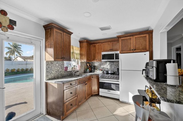 5590 S 35th Court, Greenacres, FL 33463