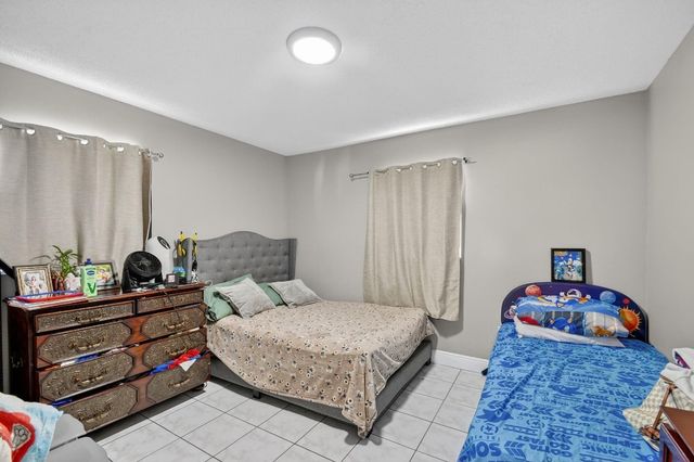 5590 S 35th Court, Greenacres, FL 33463