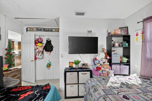 5590 S 35th Court, Greenacres, FL 33463