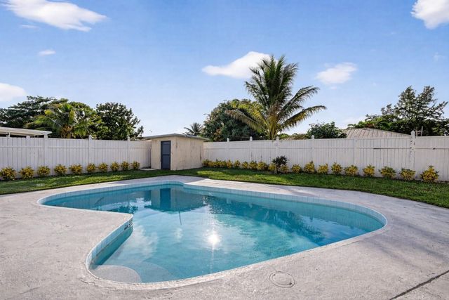 5590 S 35th Court, Greenacres, FL 33463