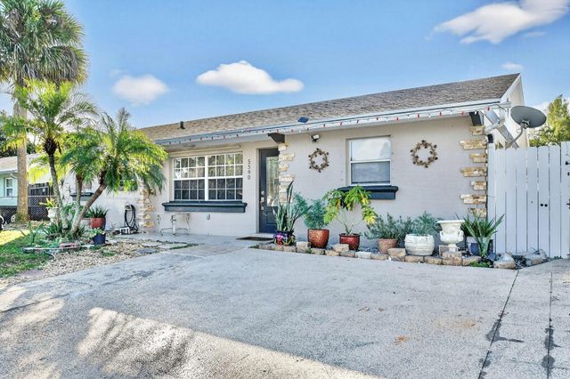 5590 S 35th Court, Greenacres, FL 33463