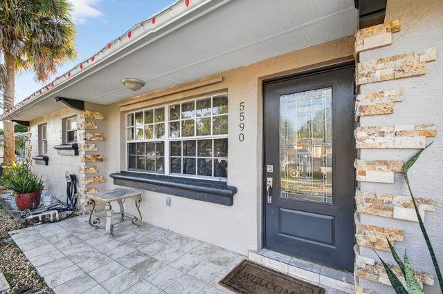 5590 S 35th Court, Greenacres, FL 33463