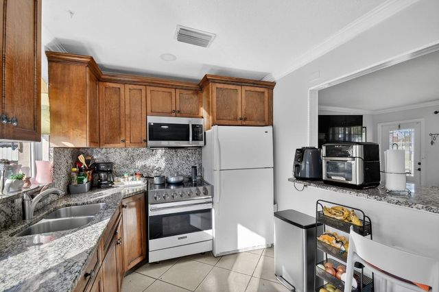 5590 S 35th Court, Greenacres, FL 33463