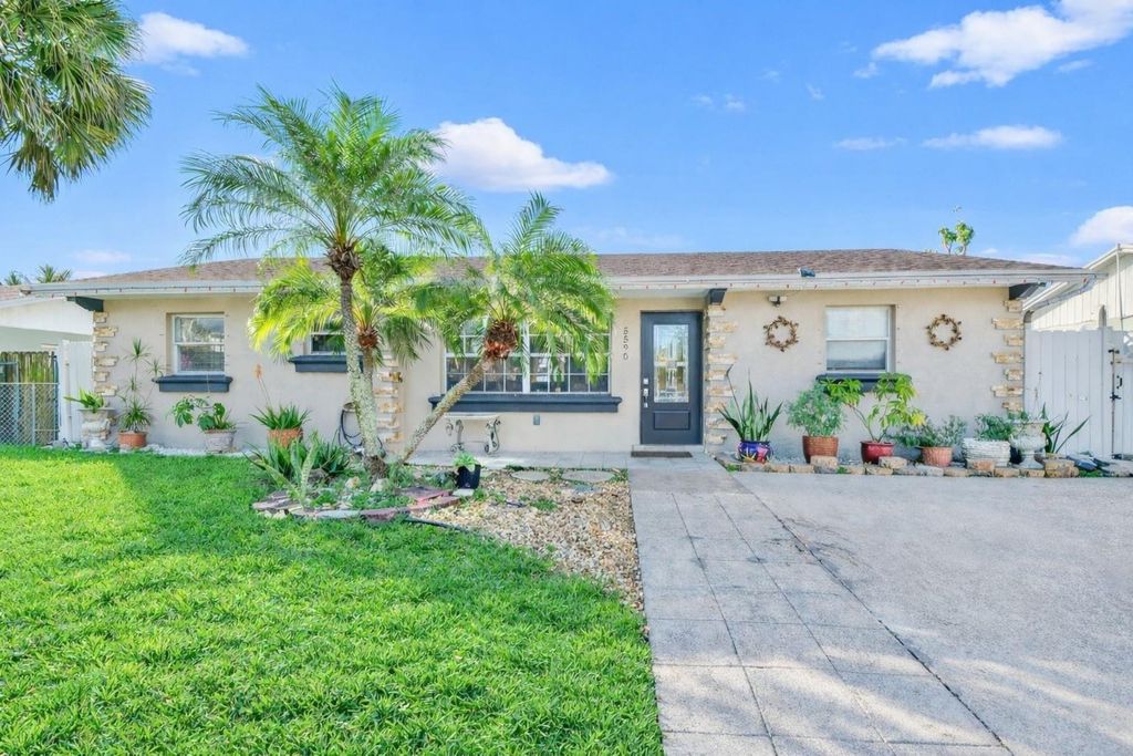 5590 S 35th Court, Greenacres, FL 33463