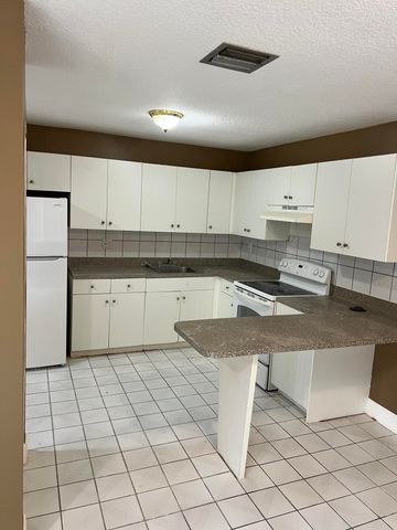 5335 NW 5th Street, Delray Beach, FL 33445