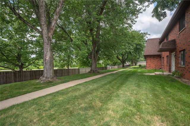 5703 Golden Court NE 34, Cedar Rapids, IA 52402