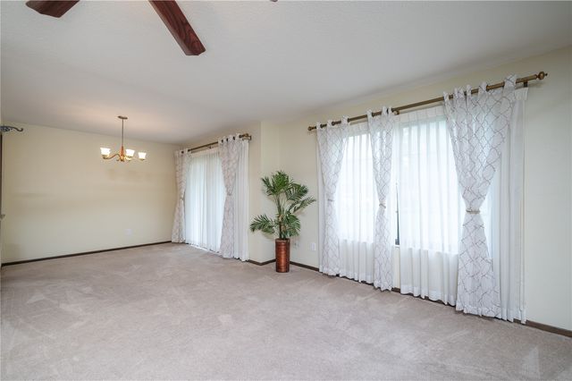 5703 Golden Court NE 34, Cedar Rapids, IA 52402