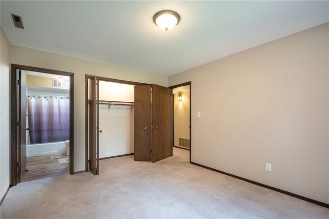 5703 Golden Court NE 34, Cedar Rapids, IA 52402