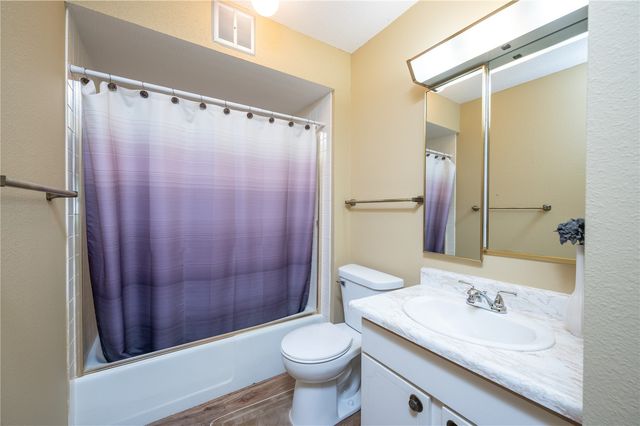 5703 Golden Court NE 34, Cedar Rapids, IA 52402