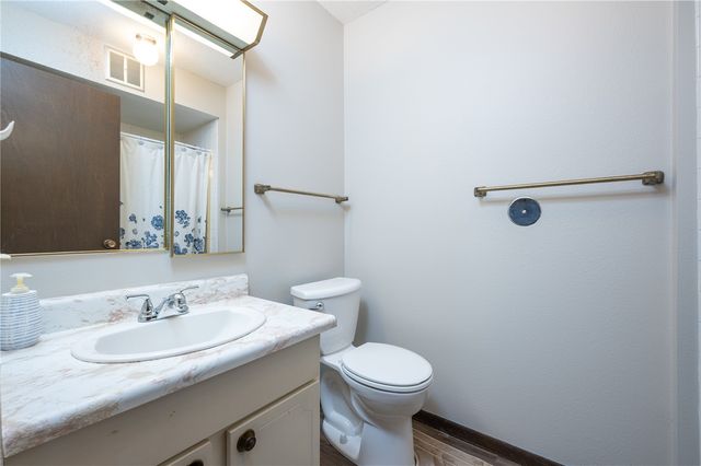 5703 Golden Court NE 34, Cedar Rapids, IA 52402