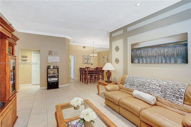 14361 N Royal Cove Circle 14361, Davie, FL 33325