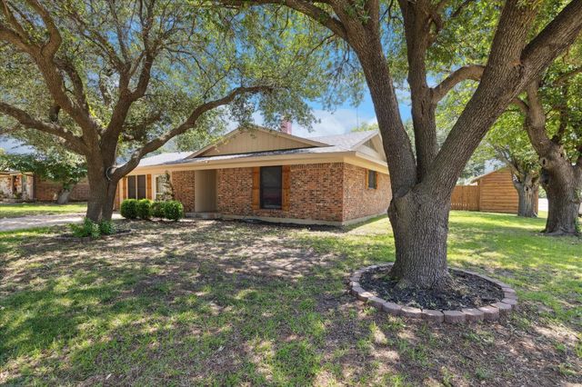 226 Hillcrest Street, Sanger, TX 76266