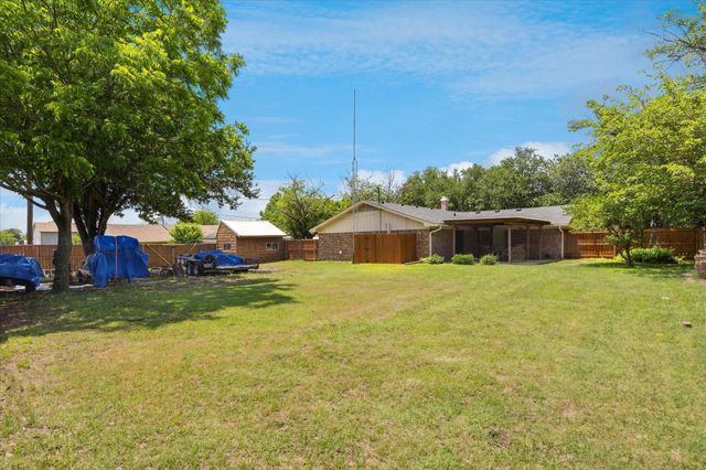 226 Hillcrest Street, Sanger, TX 76266