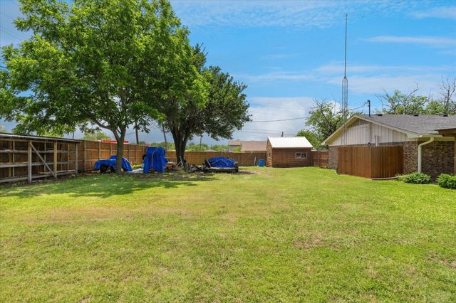 226 Hillcrest Street, Sanger, TX 76266