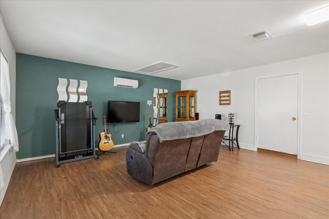 226 Hillcrest Street, Sanger, TX 76266