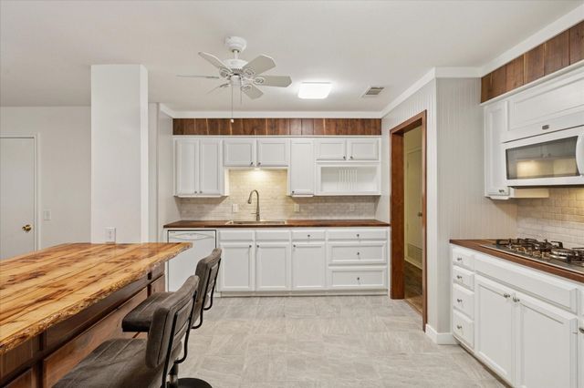 226 Hillcrest Street, Sanger, TX 76266