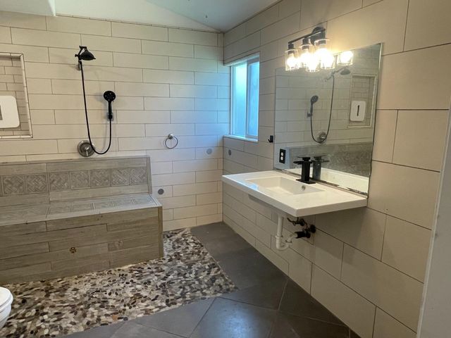 549 Victory Ave, Manteca, CA 95336
