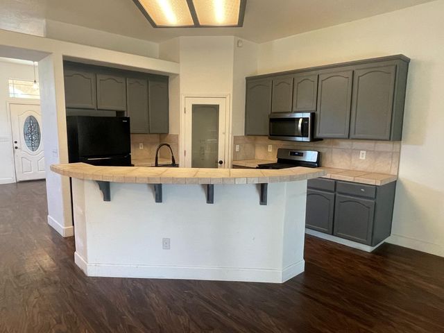 549 Victory Ave, Manteca, CA 95336